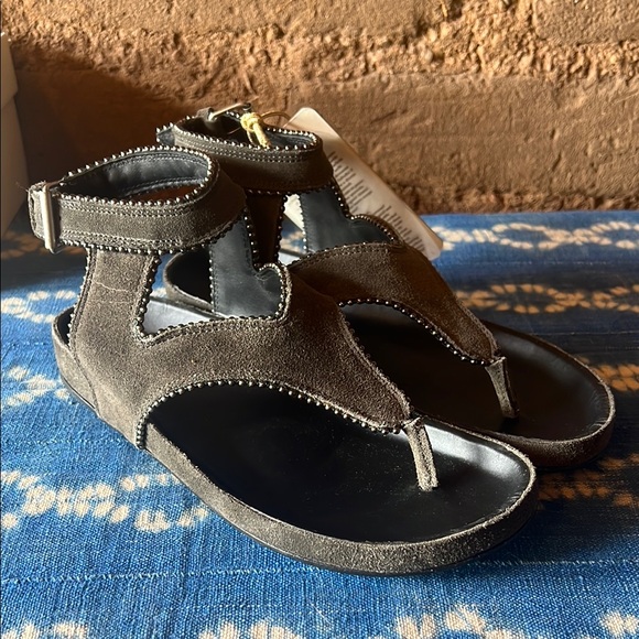 Catarina Martins green suede sandals